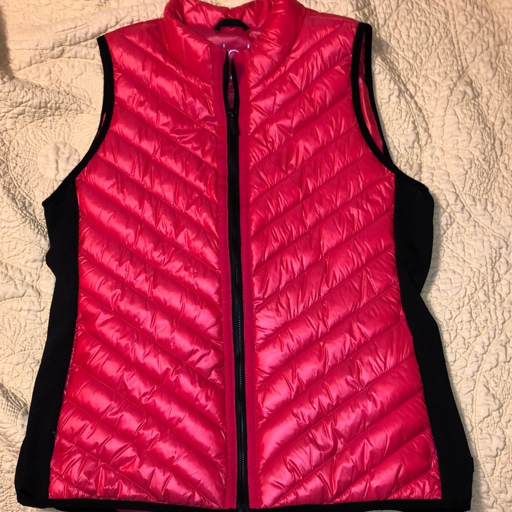 Calvin Klein performance puffer vest. Red glossy stretch panels L large